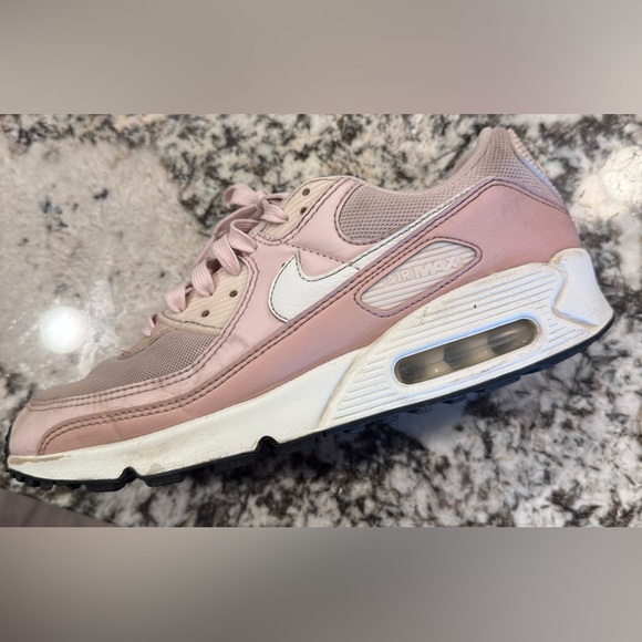 Nike Shoes - Pink Nike Air Max Size Women’s 9.5